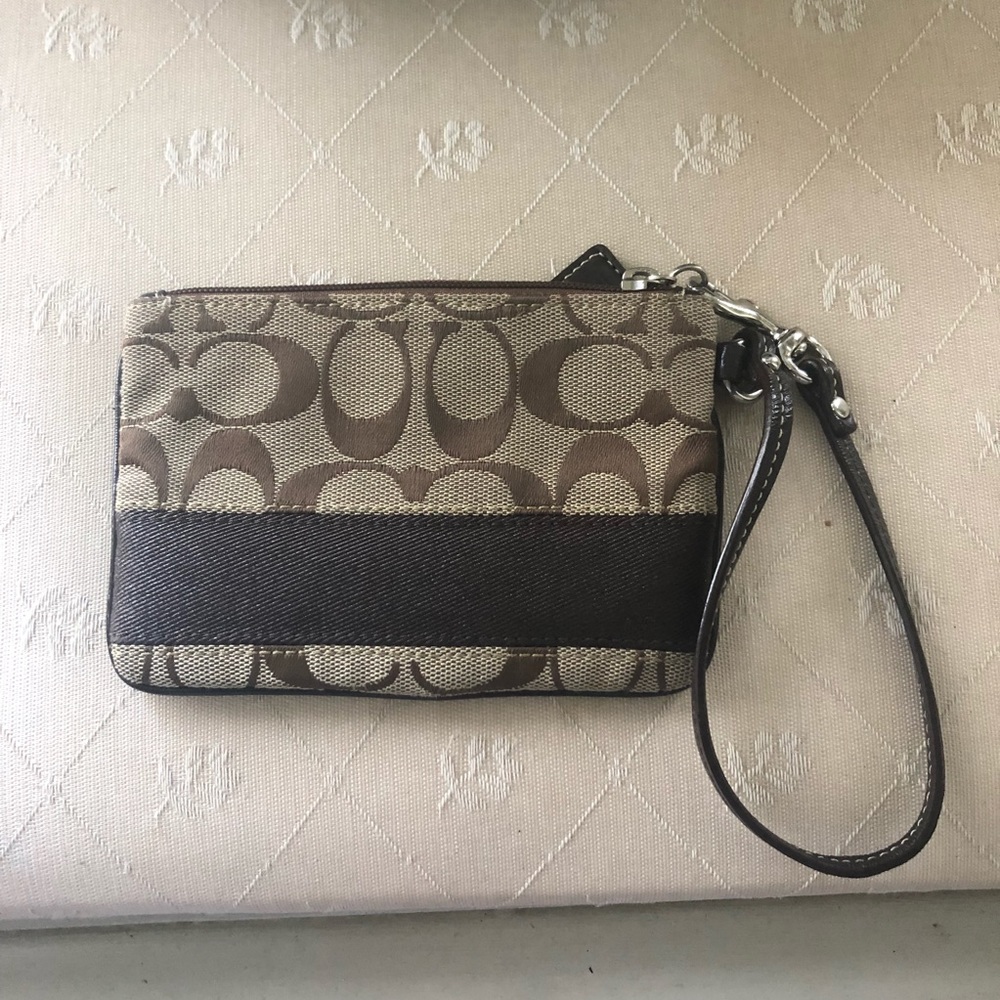 Coach Wristlet💕